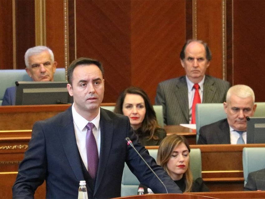 Orët e fundit  Fati i Qeverisë Konjufca vendoset nesër   dështimi i votimit i hap terren Serbisë