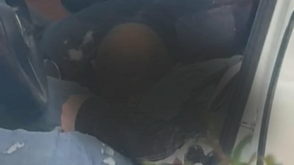 Pamje të rënda nga atentati në Rinas/ Viktima dhe i plagosuri brenda “Benz”-it pak çaste pas breshërive 3 pamje te renda nga atentati ne rinas viktima dhe i plagosuri brenda benz it pak caste pas bresherive 6913918653281