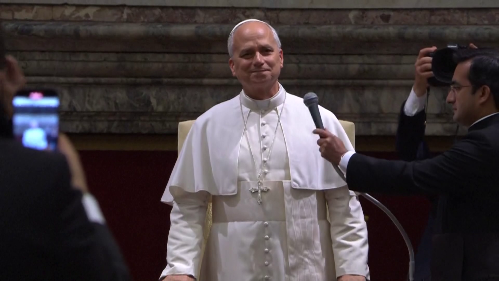 papa takon yjet e hollywood thirrje kineasteve mos i shmangni temat e dhimbshme te kohes qe kalojme 6919f2e8c82cc