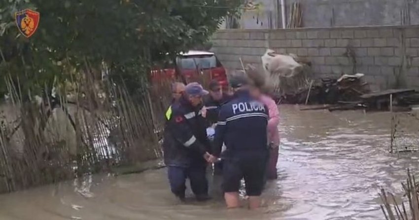 Pëmbytjet në vend  Evakuohen 5 persona në Dimal  mes tyre edhe një grua 100 vjeçare