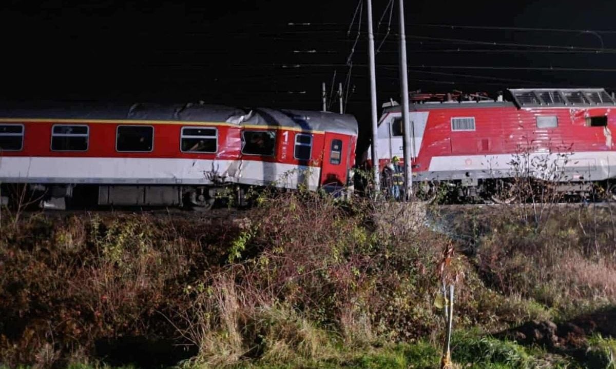 Përplasen dy trena pranë Bratislavës, raportohet për shumë të lënduar 1 perplasen dy trena prane bratislaves raportohet per shume te lenduar 69110cc56f479