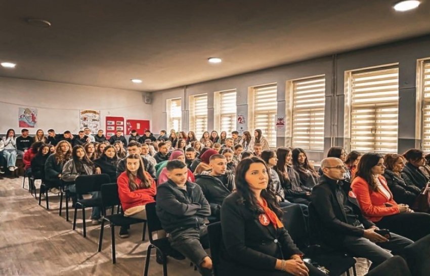 Prokuroria informon nxënësit për dhunën me Baza Gjinore 2 prokuroria informon nxenesit per dhunen me baza gjinore 69270af413437