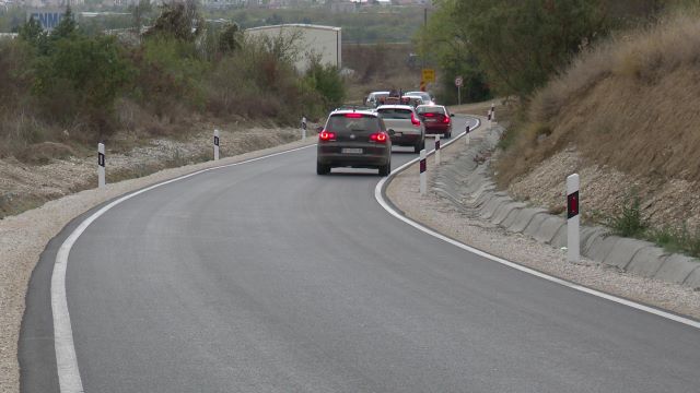 qarkullimi neper rruge zhvillohet pa pengesa neper trasa kryesisht te thata 6914534f2398d