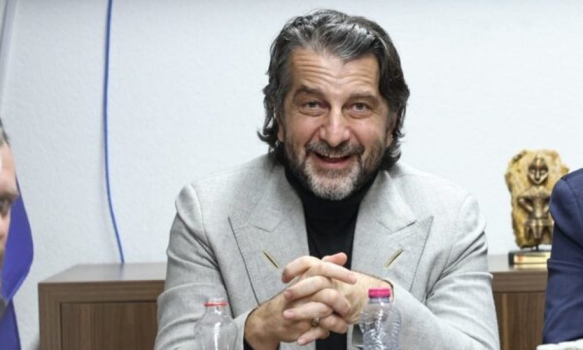 rama i replikon nje qytetari qe i tha se ai se stolisi sheshin per 28 nentor qytetaret hypin ne shtylla a bravo bre 692ae35a7d6cf