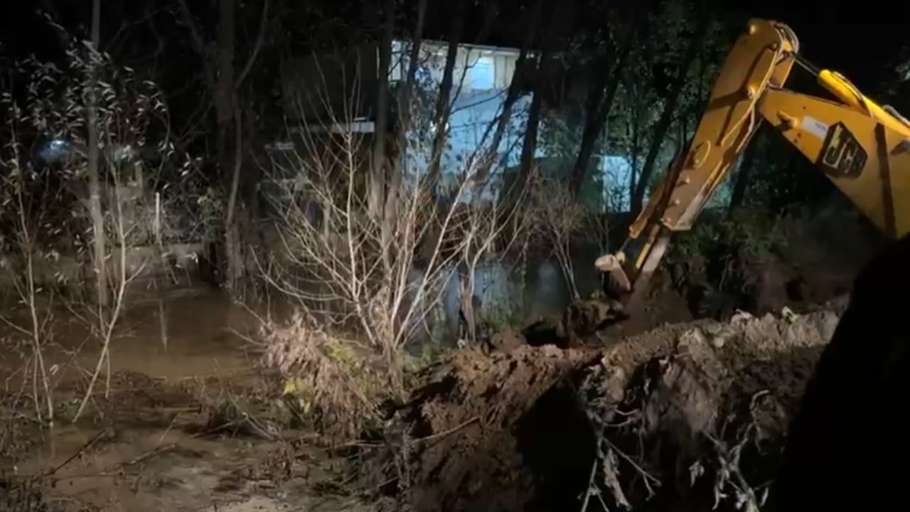 Reshjet e shiut rëndojnë situatën në Maliq  fshati Sheqeras rrezikon të përmbytet