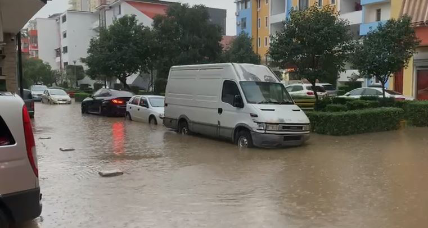 Rikthehen reshjet e shiut, përmbytje rrugësh në disa lagje në Lezhë 2 rikthehen reshjet e shiut permbytje rrugesh ne disa lagje ne lezhe 6926b4781dbab