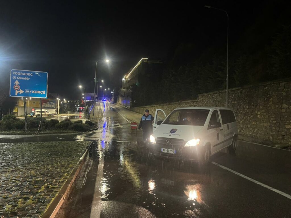 rreziku nga guret bllokohet rruga ne qafe thane 69277952663fe