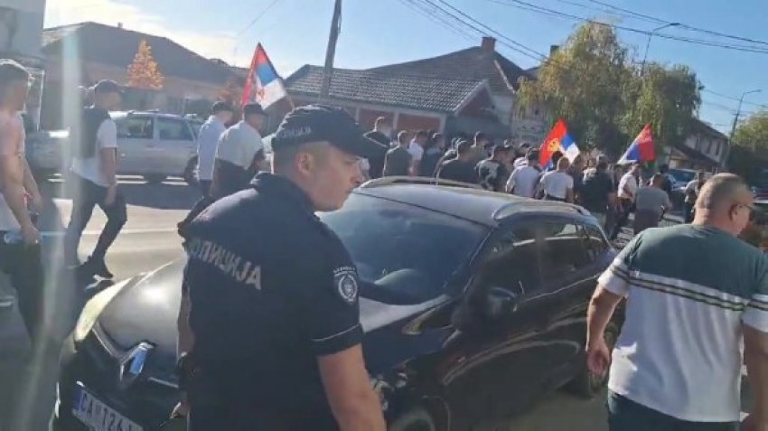 serbet nga kosova ne mbeshtetje te vuciq priten me breshri fyerjesh kthehuni nga keni ardhur 690629a25f952