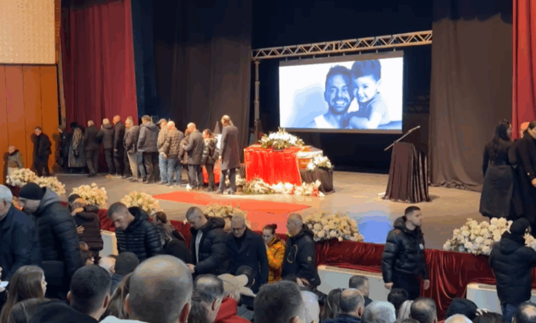 shpat kasapi merr duartrokitjet e fundit nga te gjitha trojet shqiptare gjate komemoracionit qe po mbahet ne tetove 692c4694088b9