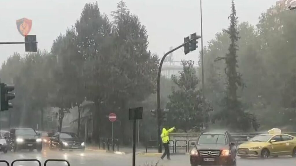 shqiperia do te perfshihet nga moti i keq ministria e mbrojtjes nga neser priten reshje te dendura shiu ja qarqet me te rrezikuara 691a4524ac095