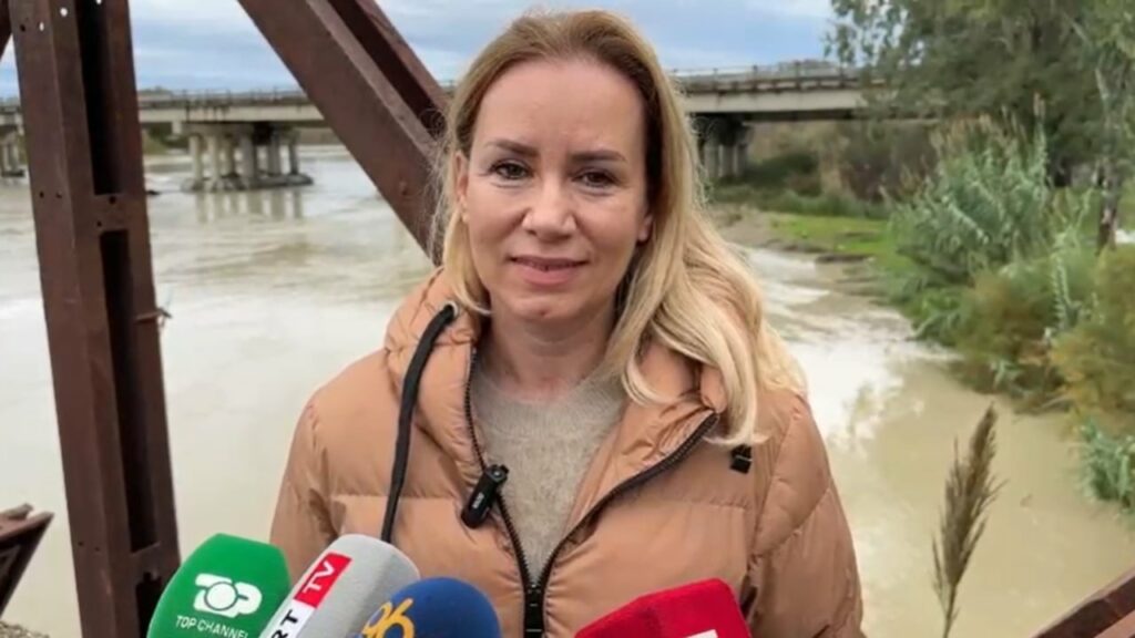 situata ne qarkun e vlores prefektja delvina me probleme nga reshjet monitorim i vazhdueshem i vjoses 691dad0379381