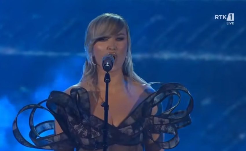 Tuna me performancë mahnitëse dhe plot stil në Festivalin e Këngës