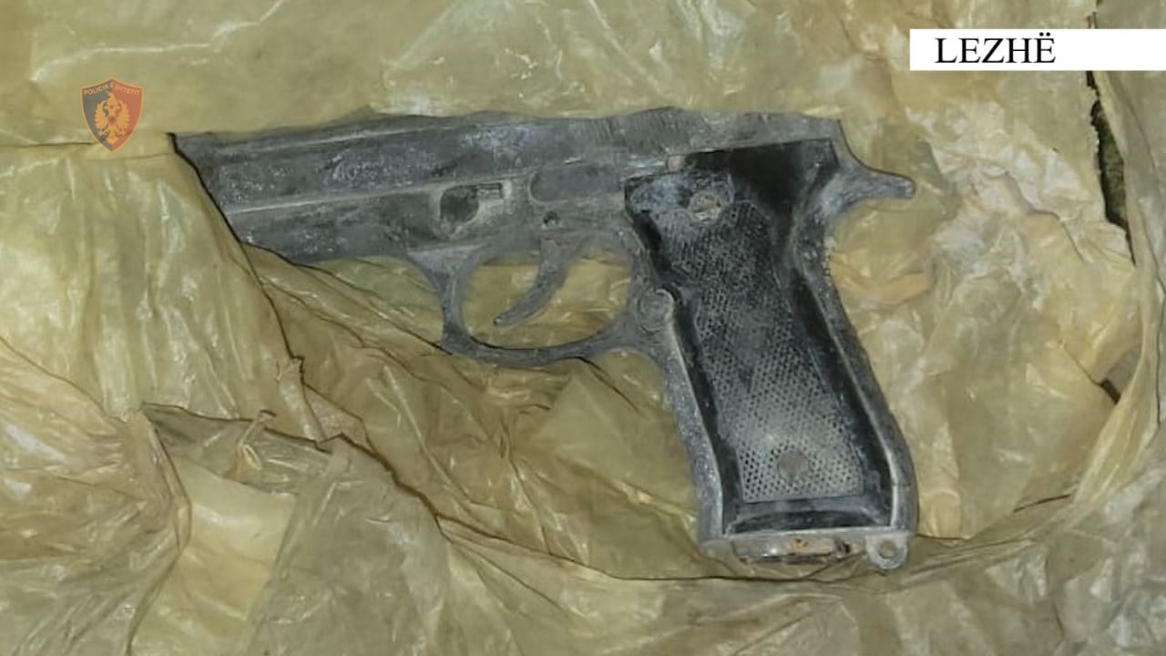 ushtronte dhune ndaj bashkeshortes dhe mbante ne banese nje pistolete vihet ne pranga 49 vjecari ne lezhe 69148ea460969