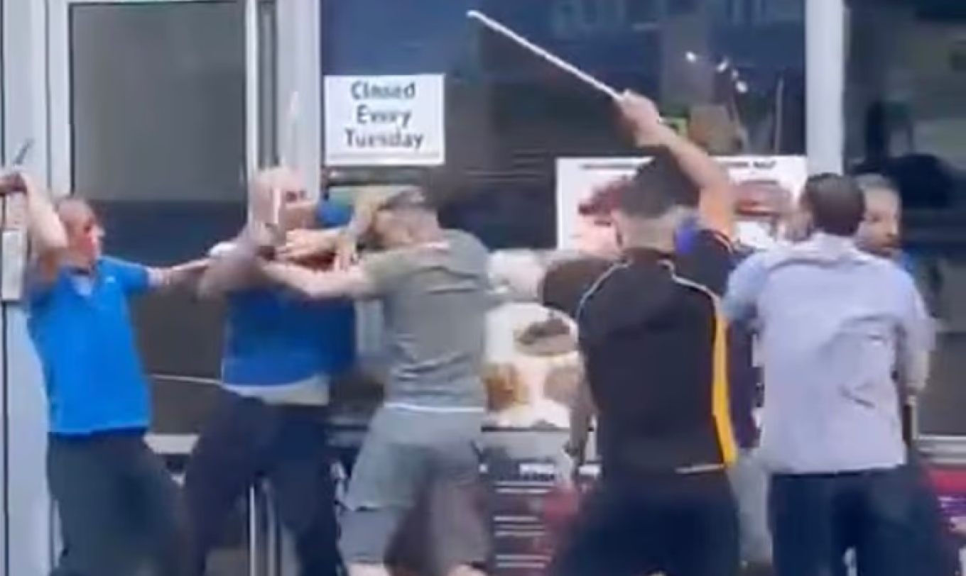 video perleshje e dhunshme mes dy familjeve turke ne uells pamjet publikohen ne gjyq 690e318554869