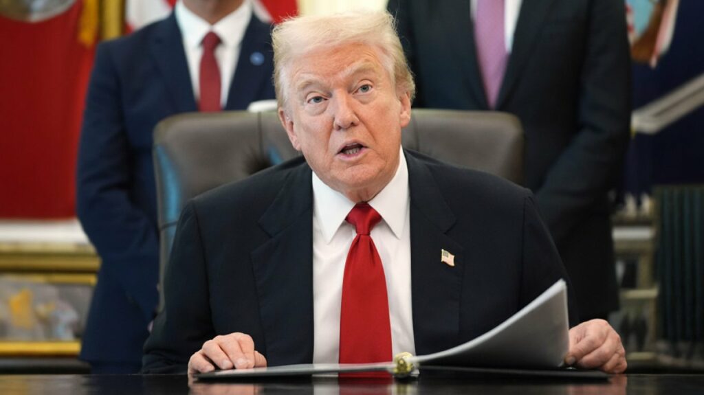 video trump zemerohet me gazetarin e bloomberg je me i keqi 691b98c78c455