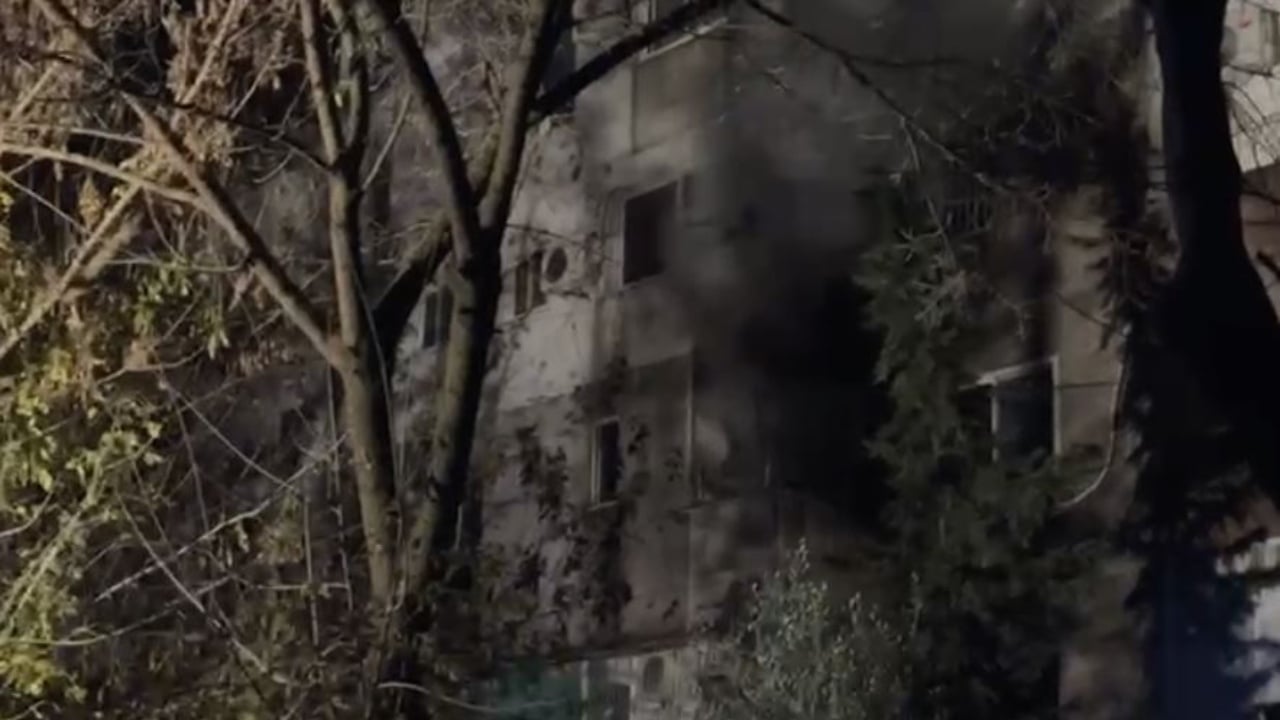 Video/ Zjarr në një apartament në Shkodër, panik tek banorët e zonës, mbërrin në vendngjarje zjarrfikësja 1 video zjarr ne nje apartament ne shkoder panik tek banoret e zones mberrin ne vendngjarje zjarrfikesja 692a3343c5c00