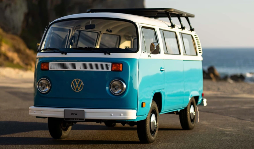 vw restauron furgonin qe i mbijetoi zjarreve shkaterruese ne kaliforni 6922f32ec434a