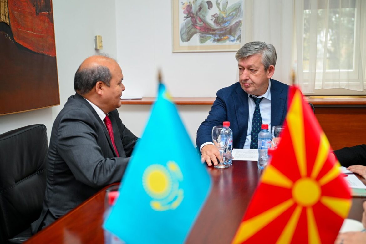 Xhaferi   Burshakov  Synohet rritja e shkëmbimit tregtar dhe heqja e vizave me Kazakistanin