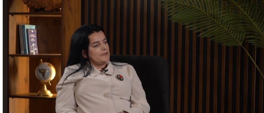 “A ju dhimt krimineli?”, reagon ashpër ndaj trupit gjykues Vasfije Krasniqi Goodman pas dënimit me 10 vjet burgim për Trajkoviqin 2 a ju dhimt krimineli reagon ashper ndaj trupit gjykues vasfije krasniqi goodman pas denimit me 10 vjet burgim per trajkoviqin 694e91002d0d3