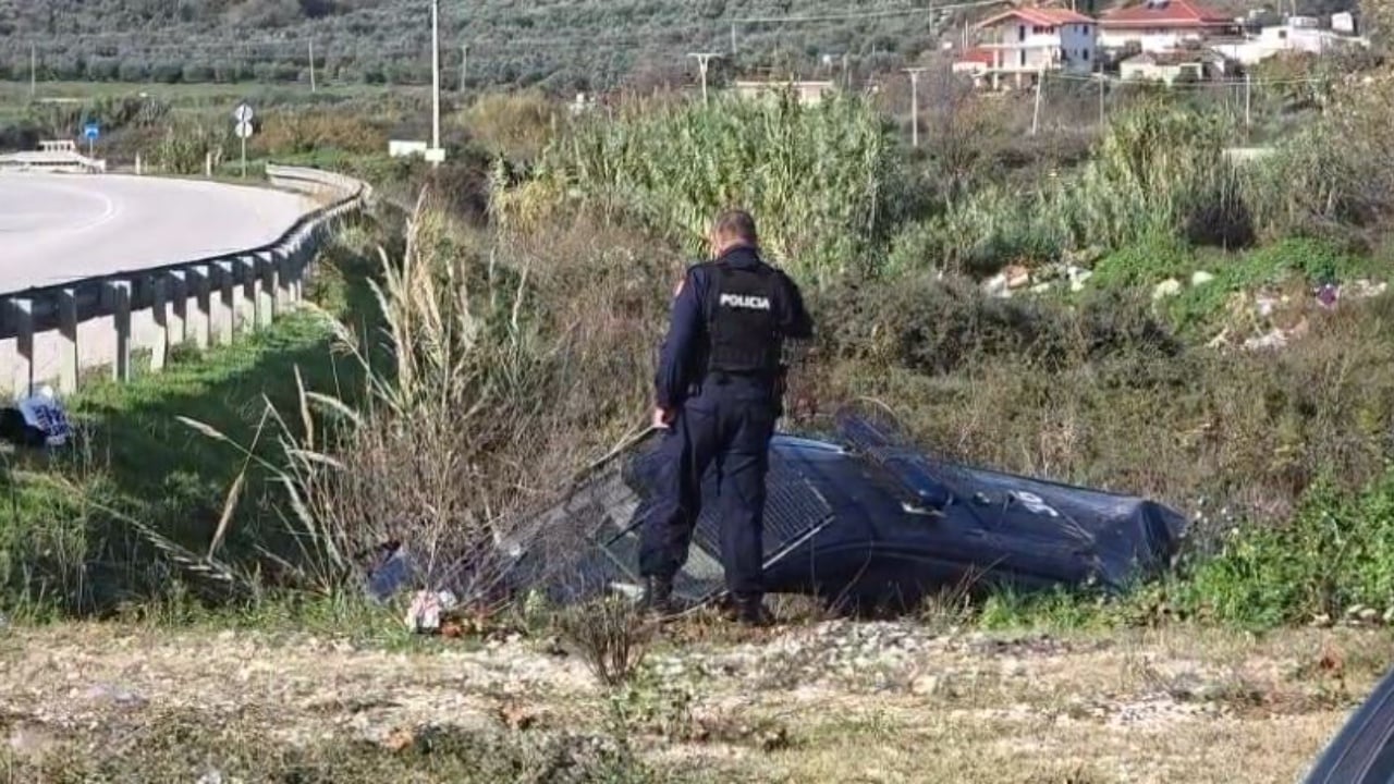 Aksident në Fier/ Furgoni i policisë përplaset me “Mercedezin” dhe përfundon në kanal, efektivët dërgohen me urgjencë në spital 1 aksident ne fier furgoni i policise perplaset me mercedezin dhe perfundon ne kanal efektivet dergohen me urgjence ne spital 693568054a9ce