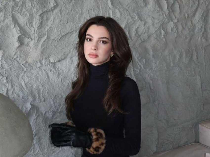 Aktorja e njohur turke vjen në Kosovë, e quan shtëpi 2 aktorja e njohur turke vjen ne kosove e quan shtepi 6954337183144