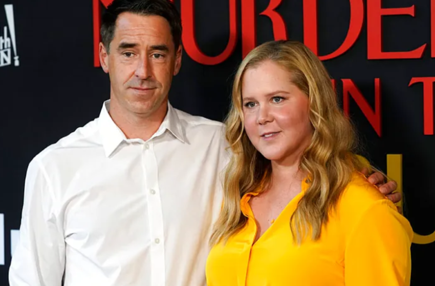Amy Schumer konfirmon ndarjen nga bashkëshorti Chris Fischer: Çfarë çoi në divorcin e tyre? 3 amy schumer konfirmon ndarjen nga bashkeshorti chris fischer cfare coi ne divorcin e tyre 693d5971c7fd4