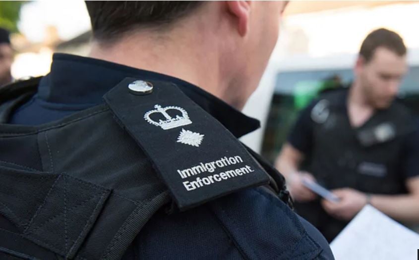 angli oficeri shqiptar i emigracionit akuza per vjedhje te sendeve me vlere nga emigrantet 694a9c4ec4458