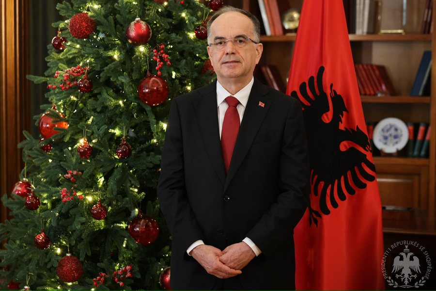 Begaj uron shqiptarët për Vitin e Ri: Familja i jep forcë shoqërisë sonë 3 begaj uron shqiptaret per vitin e ri familja i jep force shoqerise sone 69552d5231415