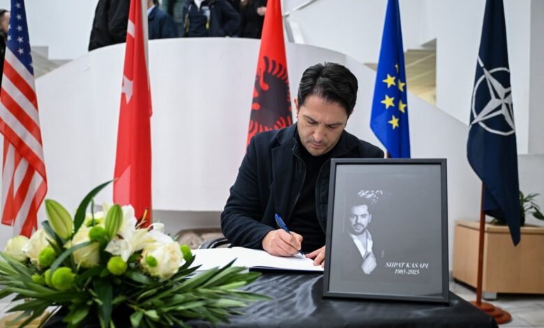 bekim sali nderon kujtimin e shpat kasapit nje artist qe la gjurme te pashlyeshme ne muziken shqiptare 692f52f64fcdc