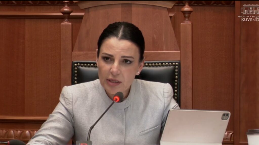 Belinda Balluku rikthehet në detyrë si zv.kryeministre dhe ministre e Energjisë e Infrastrukturës, Kushtetuesja legjitimon kërkesën e Ramës 3 belinda balluku rikthehet ne detyre si zv kryeministre dhe ministre e energjise e infrastruktures kushtetuesja legjitimon kerkesen e rames 693c37c32a78b