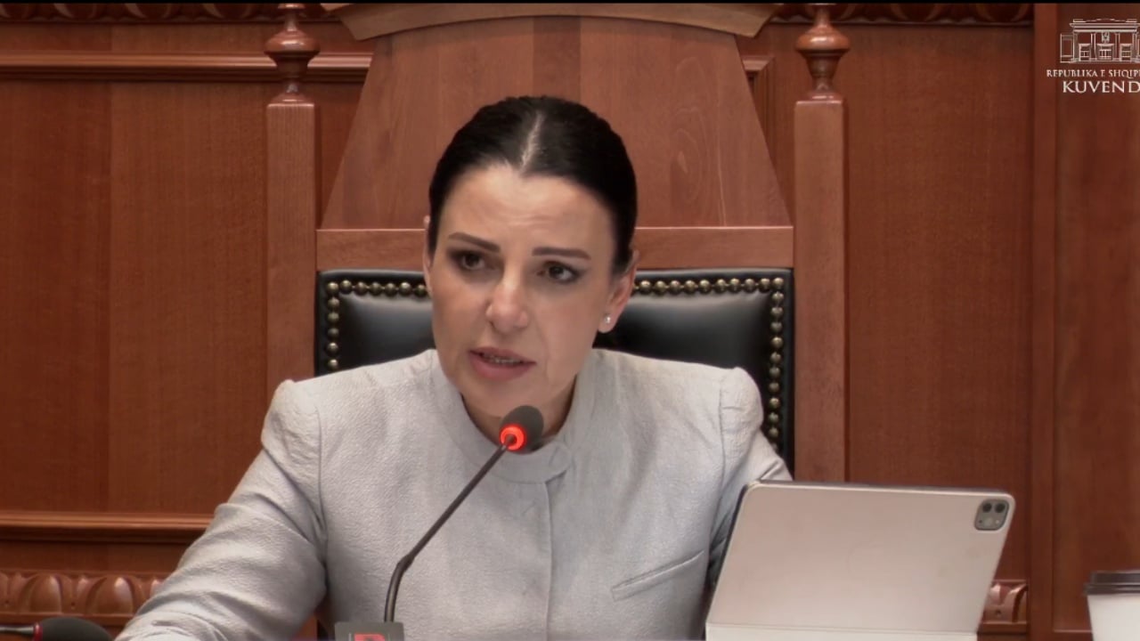 Belinda Balluku rikthehet në detyrë si zv.kryeministre dhe ministre e Energjisë e Infrastrukturës, Kushtetuesja legjitimon kërkesën e Ramës 1 belinda balluku rikthehet ne detyre si zv kryeministre dhe ministre e energjise e infrastruktures kushtetuesja legjitimon kerkesen e rames 693c37c32a78b