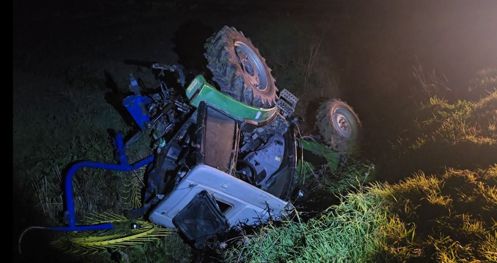 benz i perplaset me zetorin ne aksin fier berat lendohet drejtuesi i mjetit bujqesor 69458e64e089d