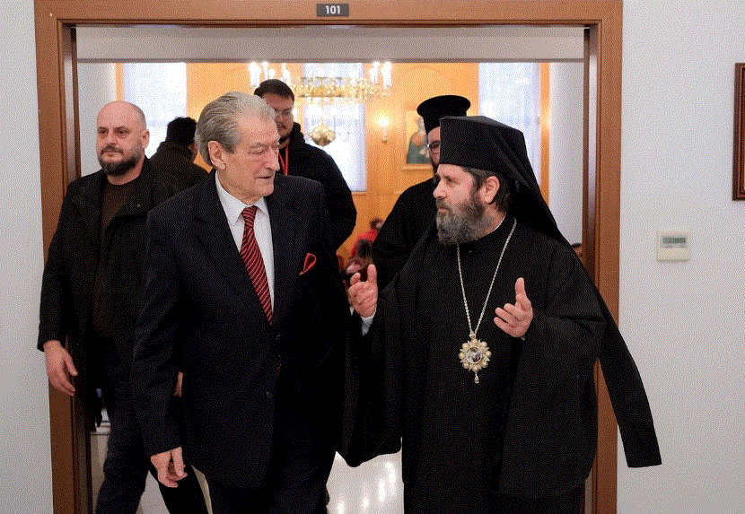 berisha uron besimtaret shqiptare per festen e krishtlindjesle te festojme me besim 694d28341749a