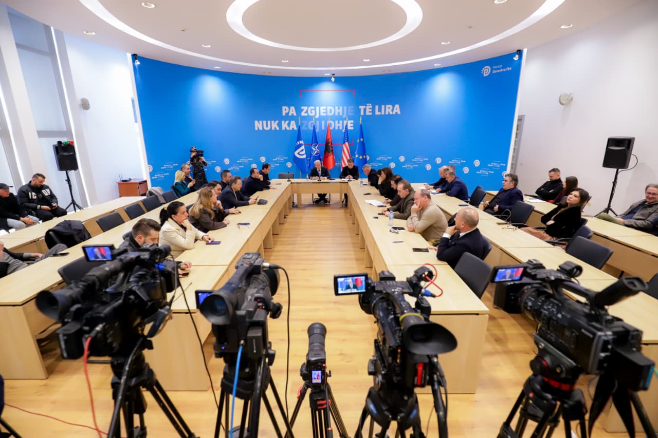 Berisha:Sakrifica jonë për të larguar këtë qeveri, kush nuk përgjigjet dot del anash 1 berishasakrifica jone per te larguar kete qeveri kush nuk pergjigjet dot del anash 693d725376269