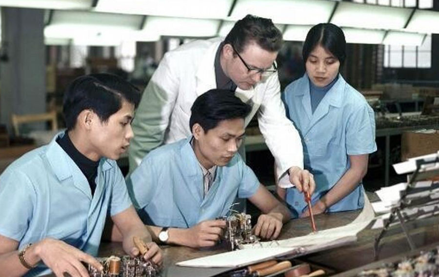 bota po perballet me nje mungese te fuqise punetore 69513a0425bf3