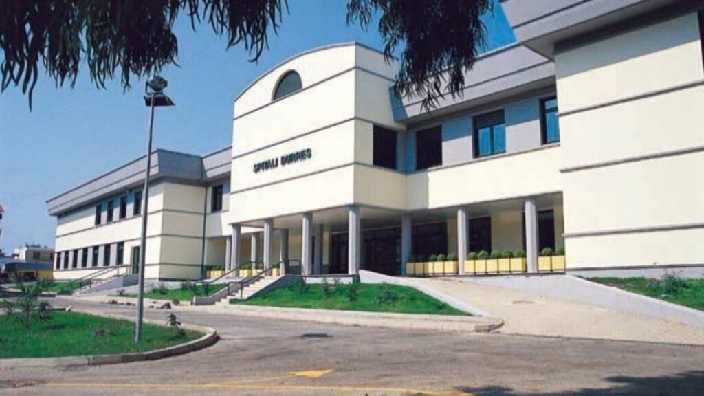 detaje nga plagosja me thike ne durres i lenduari i nenshtrohet nderhyrjes kirurgjikale 6948316420217