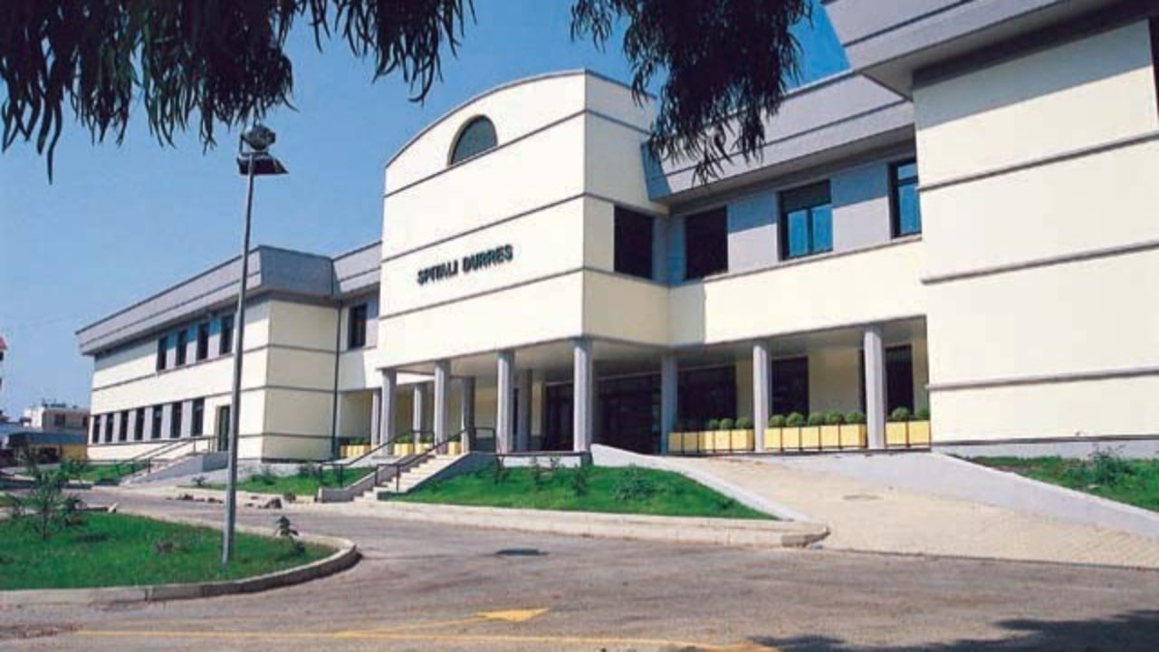 detaje nga plagosja me thike ne durres i lenduari i nenshtrohet nderhyrjes kirurgjikale 6948316420217