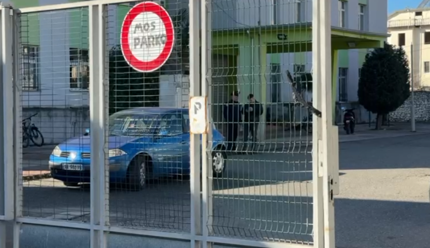 Detajet nga Shkodra, gazetari: 15 nxënës të përfshirë në sherrin masiv, 3 në spital 3 detajet nga shkodra gazetari 15 nxenes te perfshire ne sherrin masiv 3 ne spital 693bfe76c8009