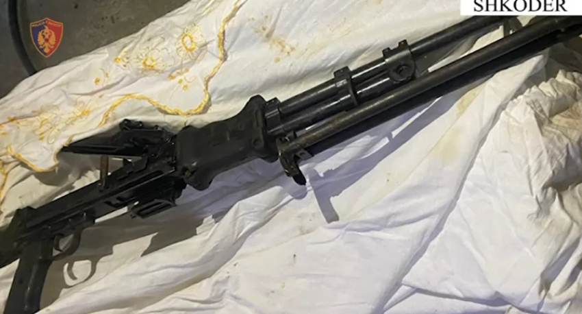 Dy automjete të djegura qëllimisht në Shkodër/ Autori 19-vjeçar i armatosur, u ndihmua nga një i mitur 3 dy automjete te djegura qellimisht ne shkoder autori 19 vjecar i armatosur u ndihmua nga nje i mitur 693fbab4ec1e8