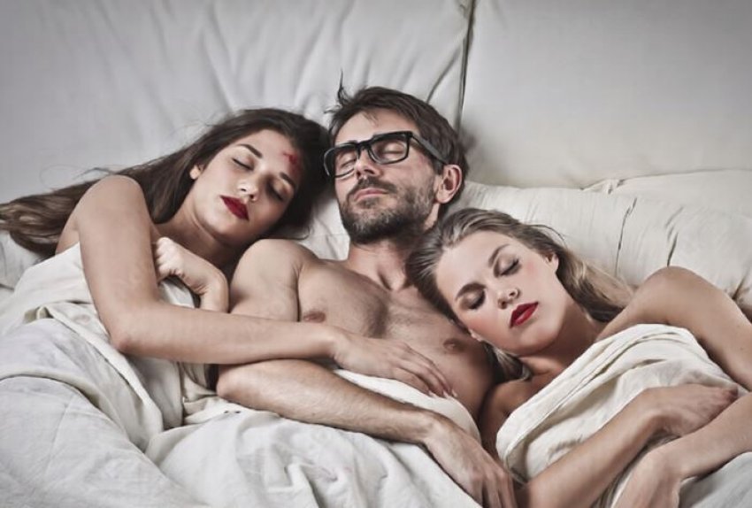 e dashura me kerkoi nje treshe por reagimi i saj ishte i papritur 69335a11d5d44