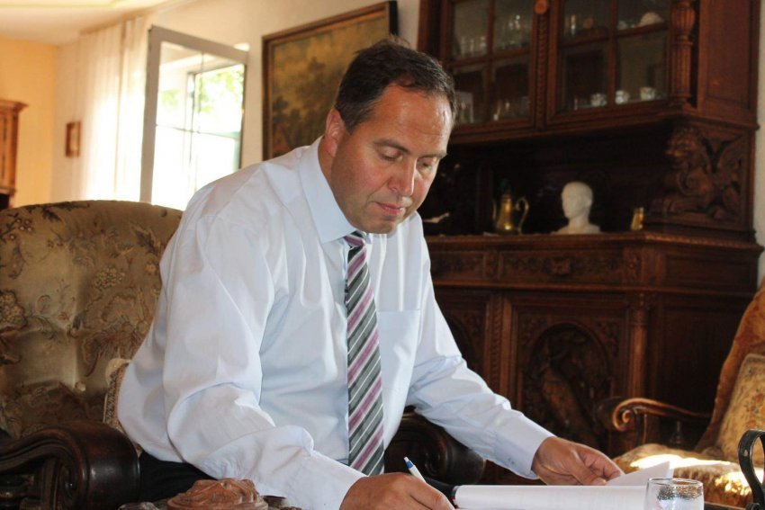 e quajti kurtin kriminel ish komandanti i uck se kritikon gazetarin lirim mehmetaj 6952a19e65a04