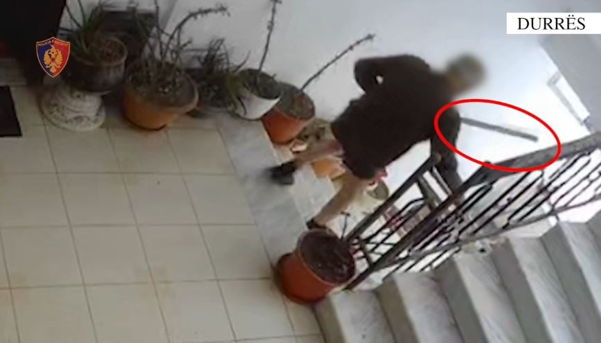 E rëndë në Durrës/ I moshuari tenton të vrasë gruan duke e goditur me sende të forta në kokë, 70-vjeçarja dërgohet te Trauma 3 e rende ne durres i moshuari tenton te vrase gruan duke e goditur me sende te forta ne koke 70 vjecarja dergohet te trauma 6933fa8c42b55