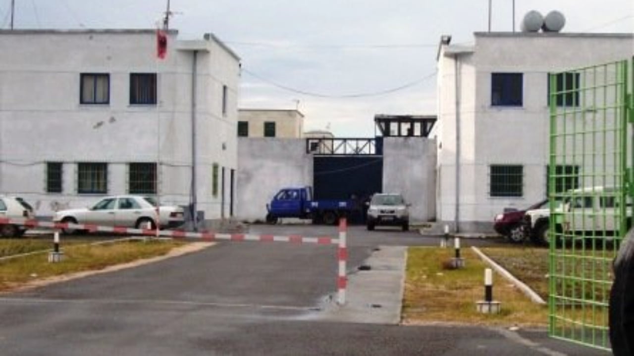 Emri/ Dështon arratisja e 31-vjeçarit nga burgu i Shënkollit, Drejtoria e Burgjeve: Ishte nën masë mjekësore 1 emri deshton arratisja e 31 vjecarit nga burgu i shenkollit drejtoria e burgjeve ishte nen mase mjekesore 693da565d6394