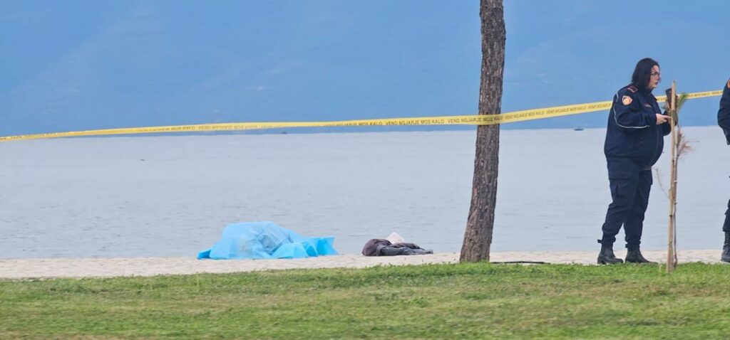 Emri/ U fut në det, gjendet i pa jetë 89-vjeçari në Lungomare të Vlorës 2 emri u fut ne det gjendet i pa jete 89 vjecari ne lungomare te vlores 69410d6b8d5ee