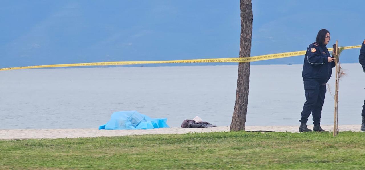 Emri/ U fut në det, gjendet i pa jetë 89-vjeçari në Lungomare të Vlorës 1 emri u fut ne det gjendet i pa jete 89 vjecari ne lungomare te vlores 69410d6b8d5ee