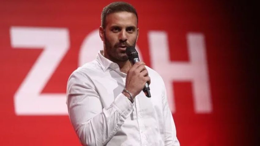 Eurodeputeti grek, Nikos Pappas dhunon gazetarin në Strasburg 2 eurodeputeti grek nikos pappas dhunon gazetarin ne strasburg 6943241451cad