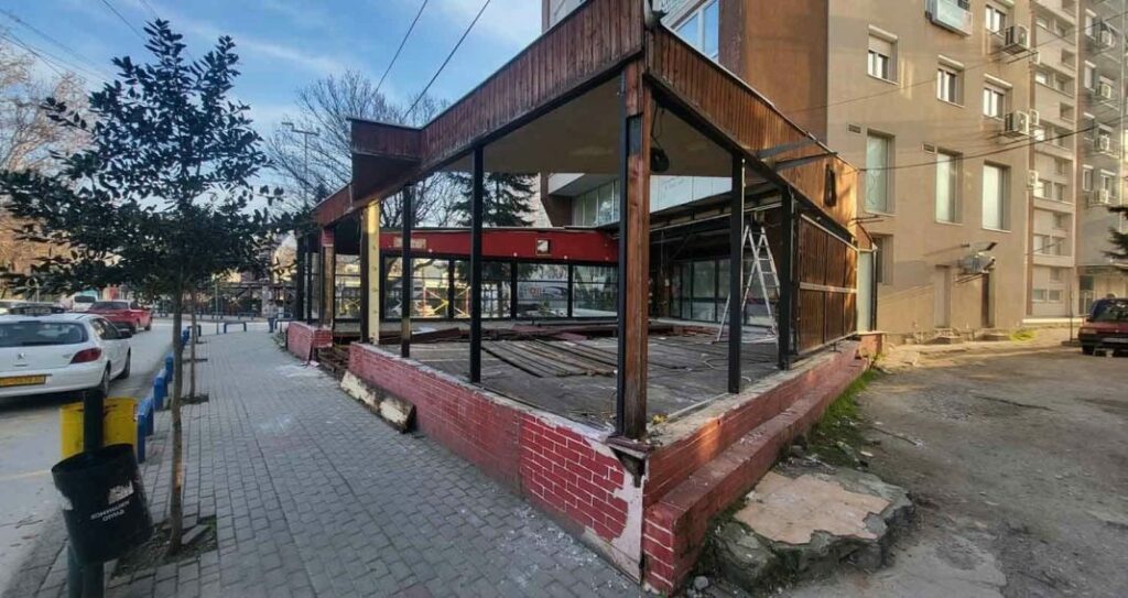 Fillon rrënimi i ndërtimeve “të egra” në qytetin e Kumanovës 3 fillon rrenimi i ndertimeve te egra ne qytetin e kumanoves 6944018f13cc6