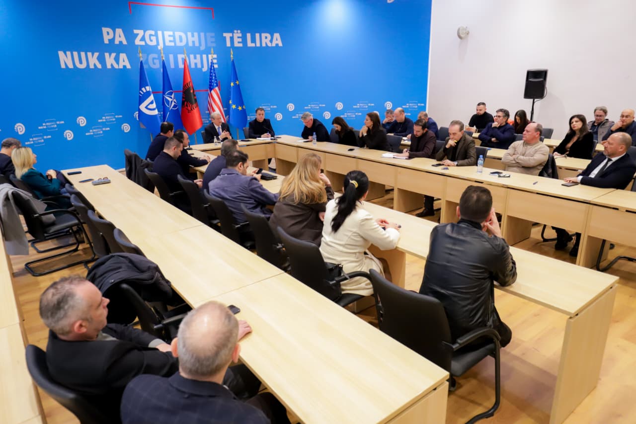 “Fjalën gënjen tërhiqe”, debate mes kreut të PD dhe Ervin Salianjit 1 fjalen genjen terhiqe debate mes kreut te pd dhe ervin salianjit 693de2f6526d5