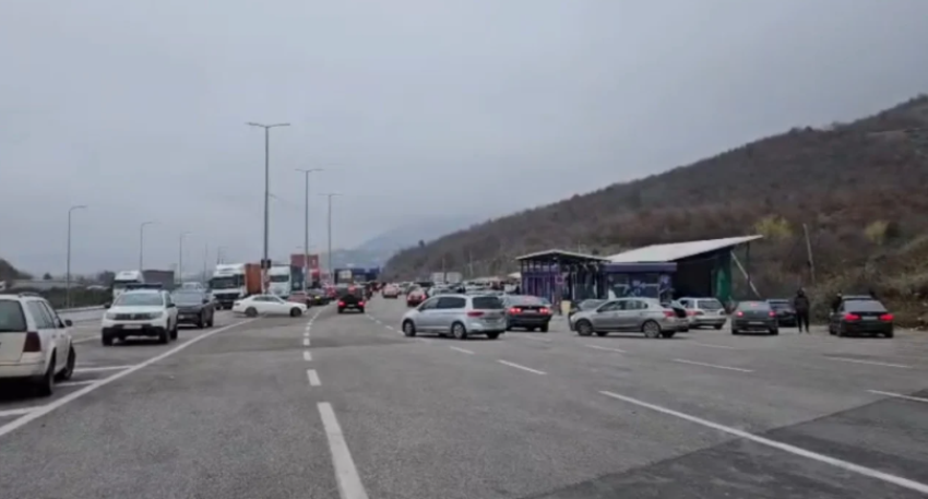 fluks i larte automjetesh edhe ne kufirin shqiperi kosove radhe te gjata dhe vonesa ne piken e kalimit kufitar 6947f8180ce92