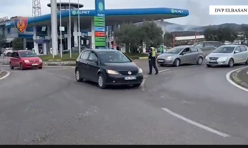 fluks i larte automjetesh nga tirana drejt korces dhe vlores policia e elbasanit thirrje qytetareve zgjidhni rruge alternative per te shmangur trafikun 694beda632da9